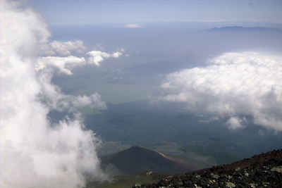 山頂から見下ろす宝永山